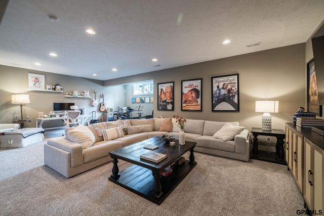 7855 S 194th Street, Gretna, NE 68028