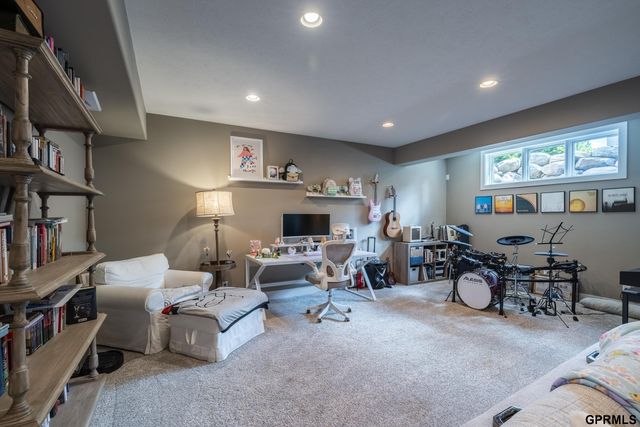 7855 S 194th Street, Gretna, NE 68028