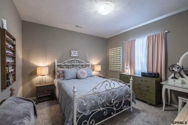 7855 S 194th Street, Gretna, NE 68028