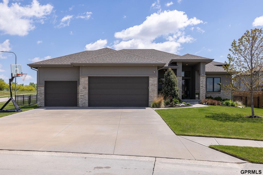7855 S 194th Street, Gretna, NE 68028