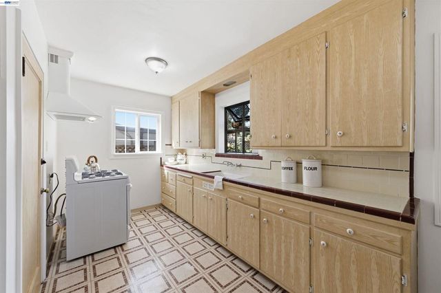 4164 4164 Seven Hills Rd, Castro Valley, CA 94546