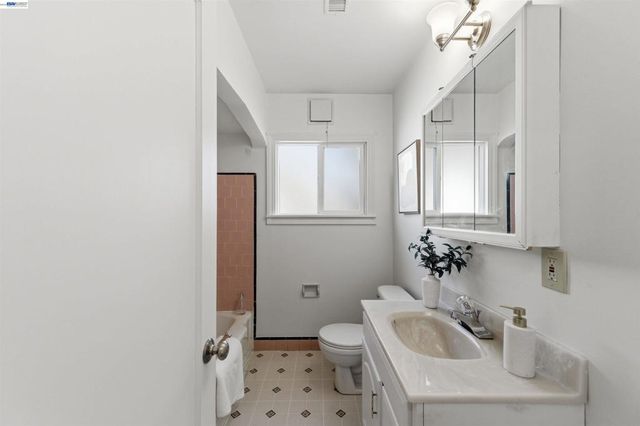 4164 4164 Seven Hills Rd, Castro Valley, CA 94546