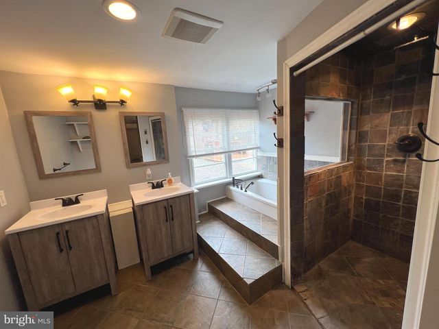 30 DUANE RD, Doylestown, PA 18901