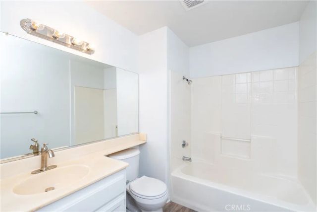 11410 Brookshire 319, Downey, CA 90241