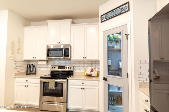 9888 LOVAGE Lane, Jacksonville, FL 32219