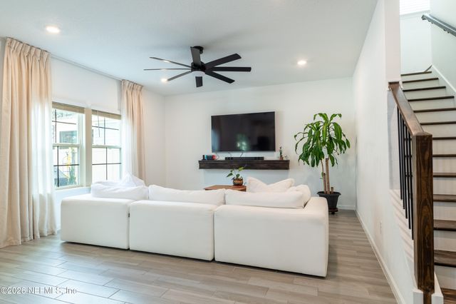 9888 LOVAGE Lane, Jacksonville, FL 32219