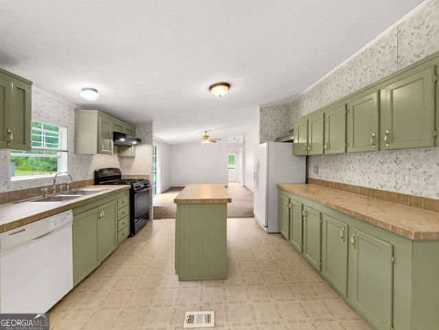 141 Gamecock Way, Barnesville, GA 30204