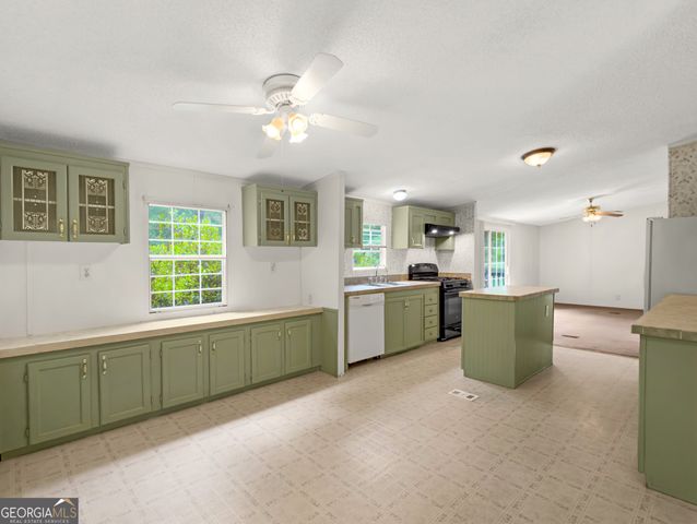 141 Gamecock Way, Barnesville, GA 30204