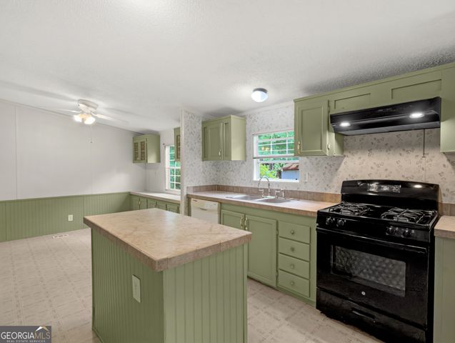 141 Gamecock Way, Barnesville, GA 30204