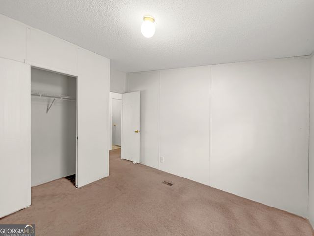 141 Gamecock Way, Barnesville, GA 30204