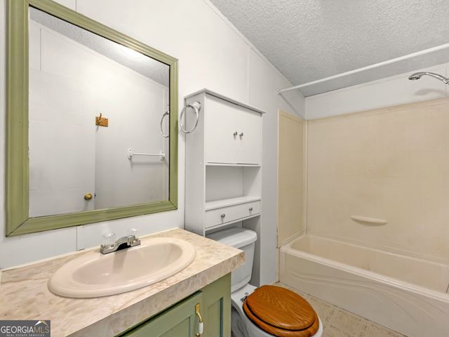 141 Gamecock Way, Barnesville, GA 30204