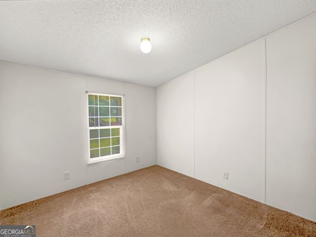 141 Gamecock Way, Barnesville, GA 30204