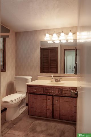 13818 Marinda Circle, Omaha, NE 68144