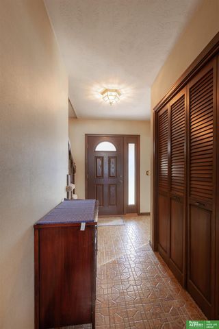 13818 Marinda Circle, Omaha, NE 68144