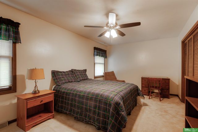 13818 Marinda Circle, Omaha, NE 68144