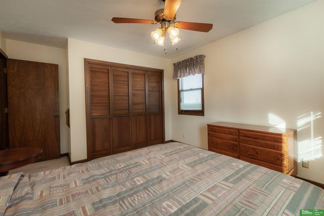 13818 Marinda Circle, Omaha, NE 68144