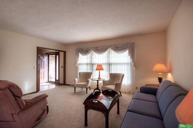 13818 Marinda Circle, Omaha, NE 68144