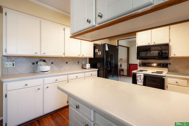 13818 Marinda Circle, Omaha, NE 68144