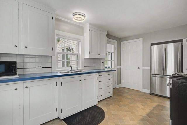 3 Birchwood Place, Dover, NH 03820