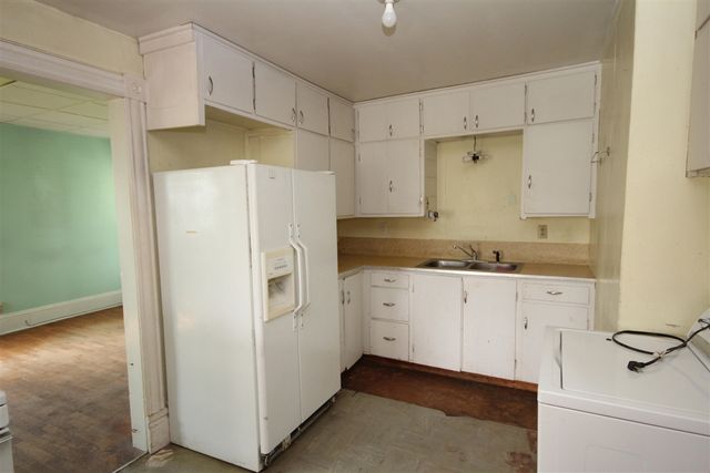 304 E Prairie Street, Vicksburg, MI 49097