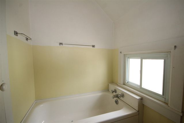 304 E Prairie Street, Vicksburg, MI 49097