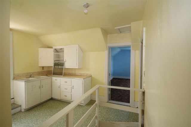 304 E Prairie Street, Vicksburg, MI 49097