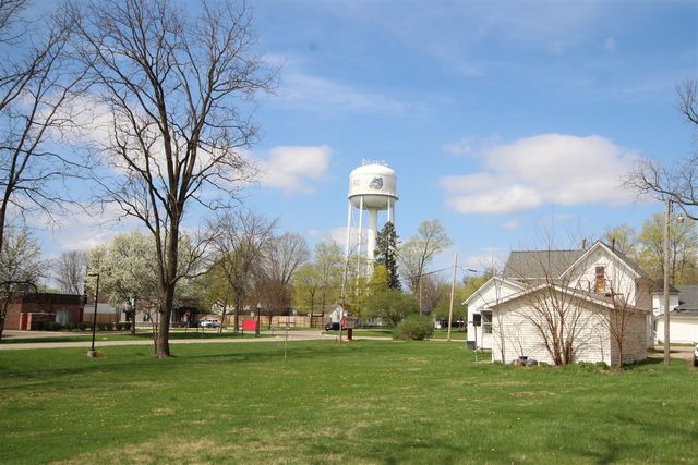 304 E Prairie Street, Vicksburg, MI 49097