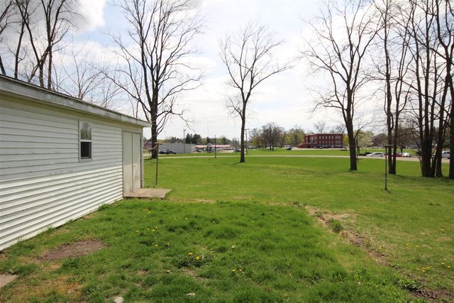 304 E Prairie Street, Vicksburg, MI 49097