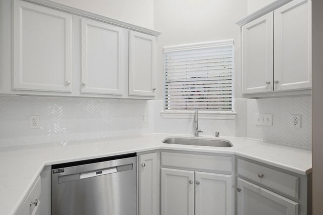 117 Harbour Town Circle, Montgomery, TX 77356