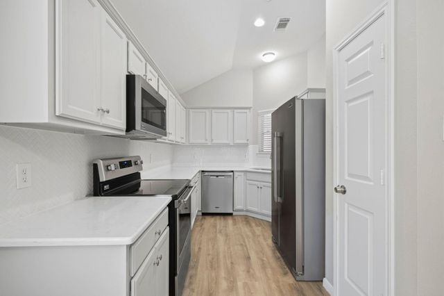 117 Harbour Town Circle, Montgomery, TX 77356