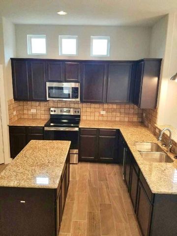 166 Lakeview CT, Kyle, TX 78640