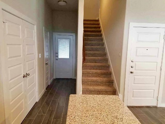 166 Lakeview CT, Kyle, TX 78640