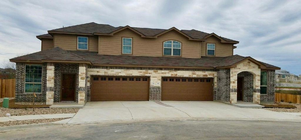 166 Lakeview CT, Kyle, TX 78640