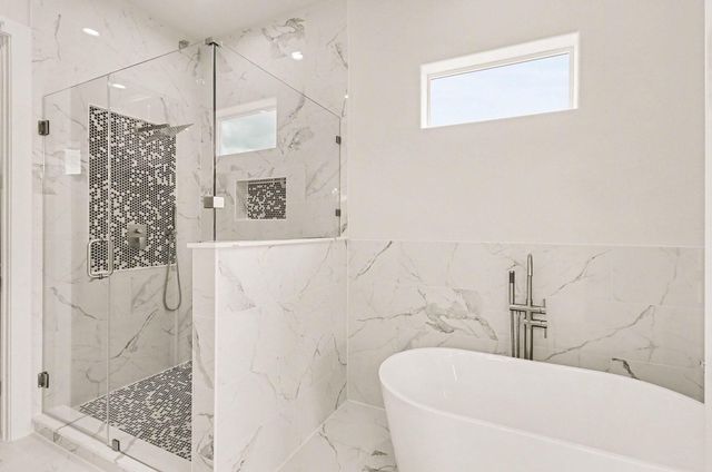 111 E 33 Street B, Houston, TX 77018