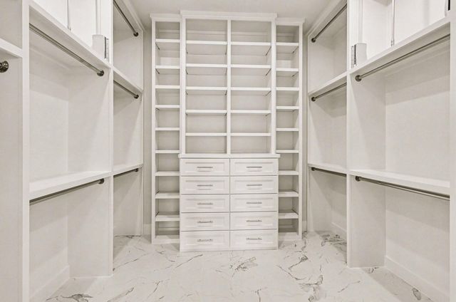 111 E 33 Street B, Houston, TX 77018