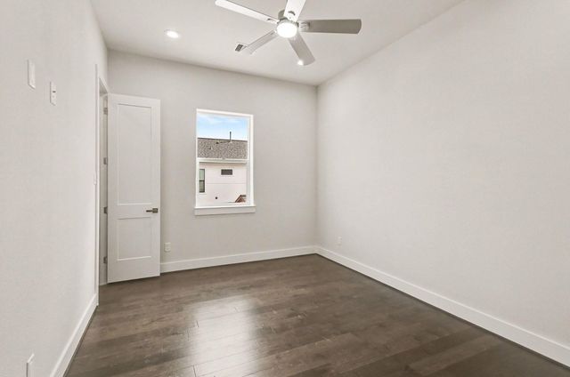 111 E 33 Street B, Houston, TX 77018