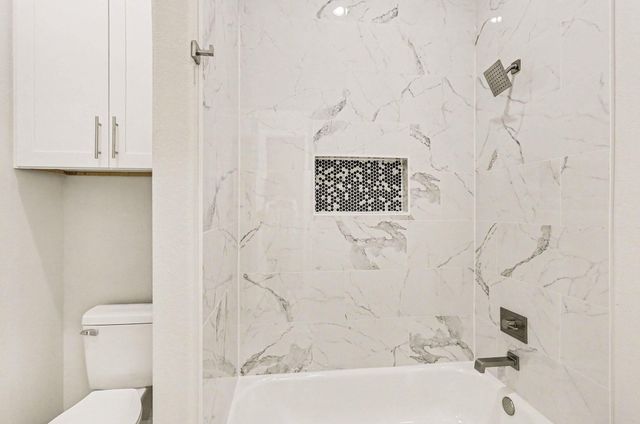 111 E 33 Street B, Houston, TX 77018