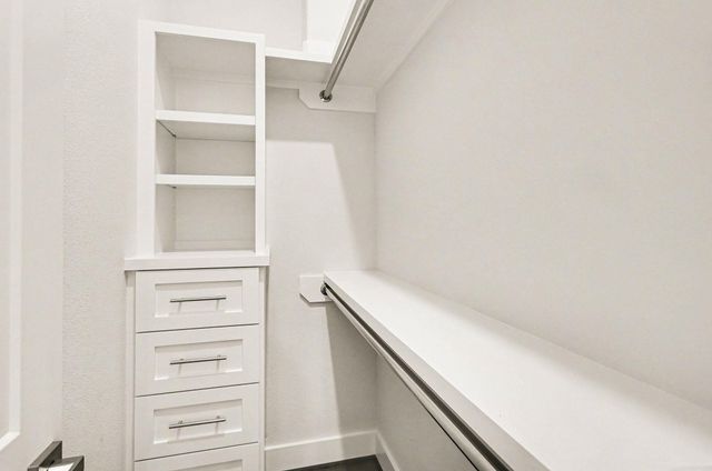 111 E 33 Street B, Houston, TX 77018