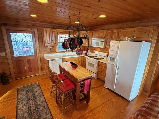 1186 Walnut Ridge, Ellijay, GA 30536