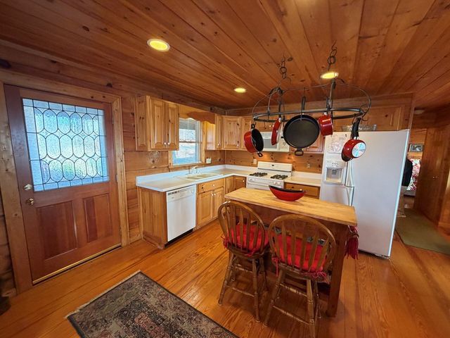 1186 Walnut Ridge, Ellijay, GA 30536
