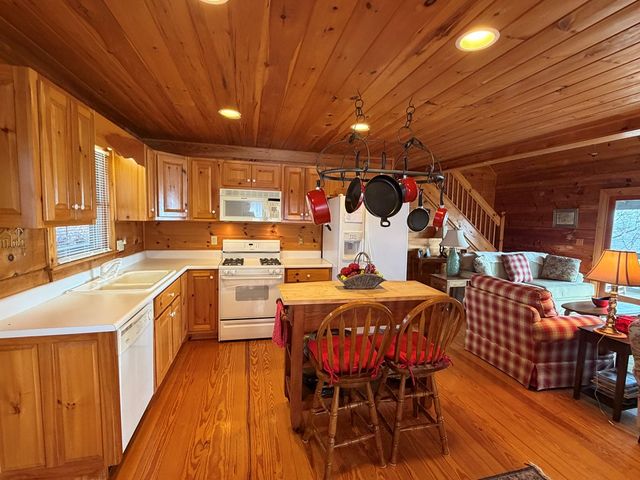 1186 Walnut Ridge, Ellijay, GA 30536