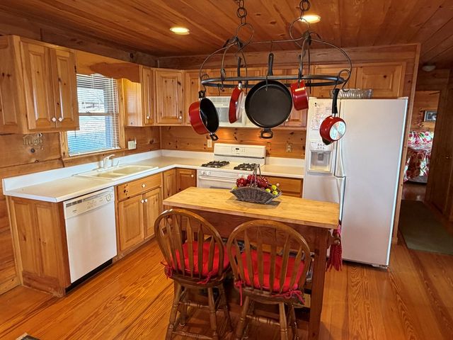 1186 Walnut Ridge, Ellijay, GA 30536