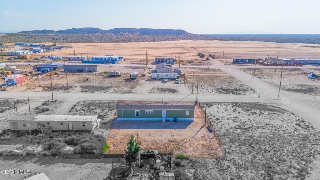 742 Canfield Drive, Horizon City, TX 79928