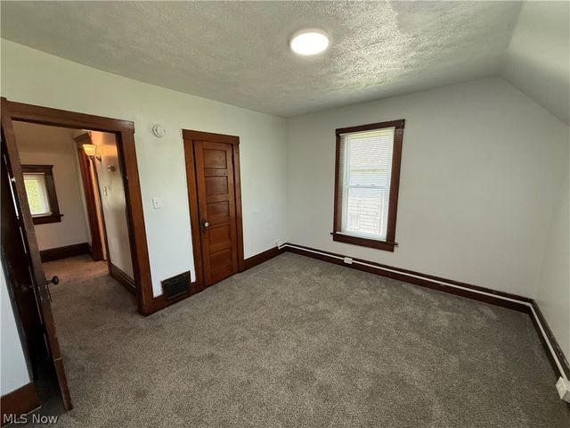 42 Paris Avenue, Akron, OH 44301