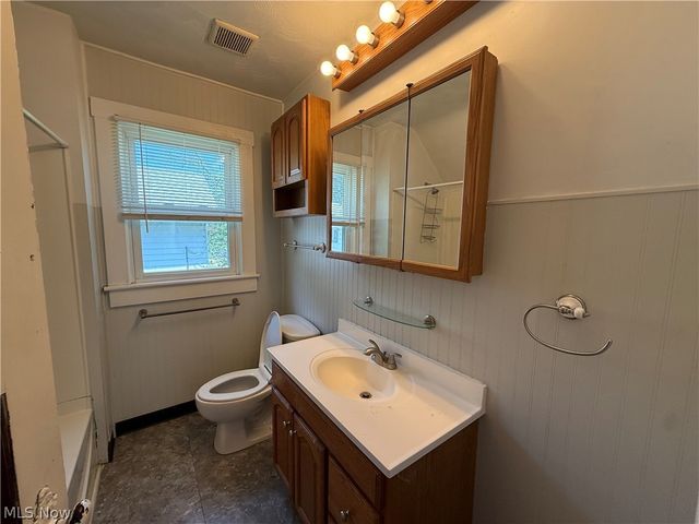 42 Paris Avenue, Akron, OH 44301