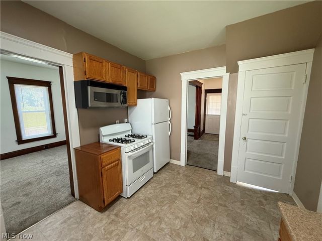 42 Paris Avenue, Akron, OH 44301