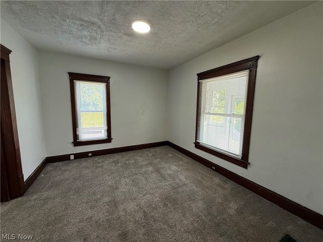 42 Paris Avenue, Akron, OH 44301