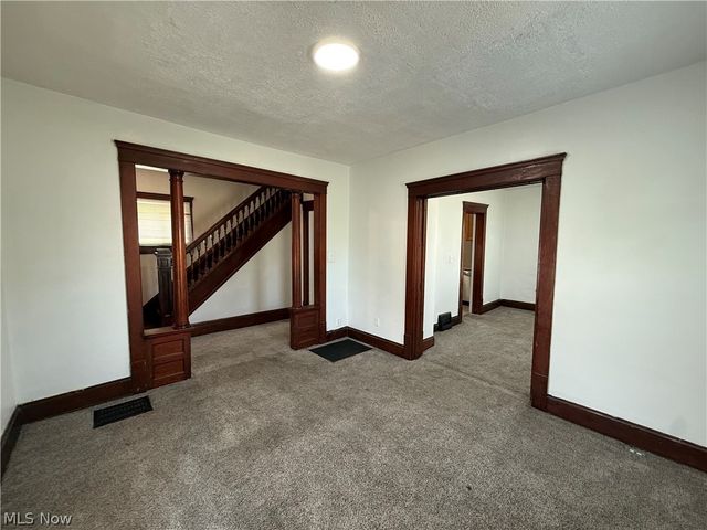 42 Paris Avenue, Akron, OH 44301