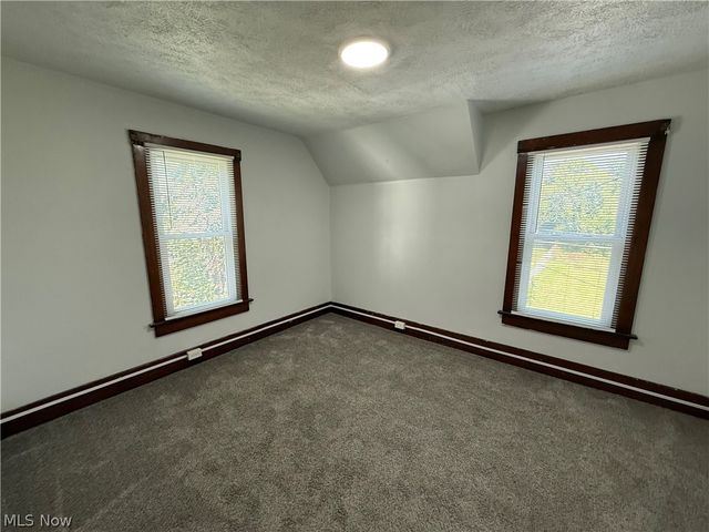 42 Paris Avenue, Akron, OH 44301