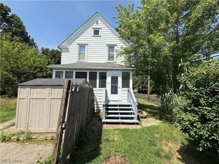 42 Paris Avenue, Akron, OH 44301